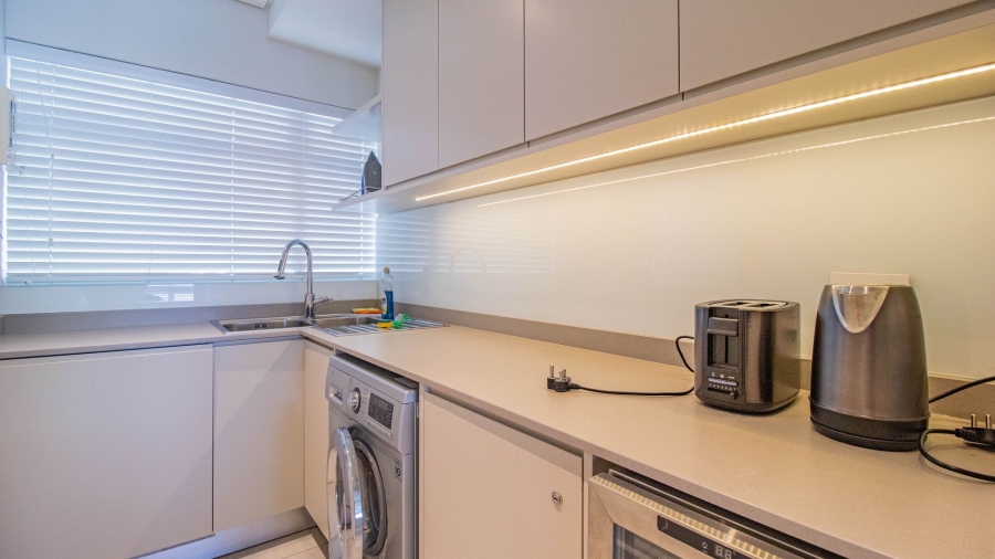 To Let 2 Bedroom Property for Rent in Fresnaye Western Cape